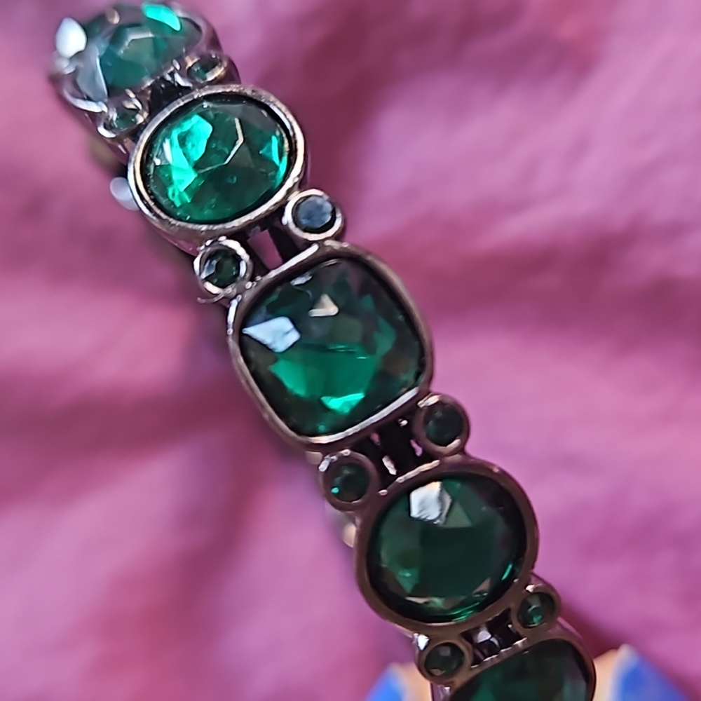 Avon deep emerald green sparkly stretch bangle bracelet - Picture 4 of 5